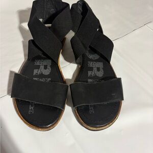 Sorel Black Crisscross Elastic Strap Sandals